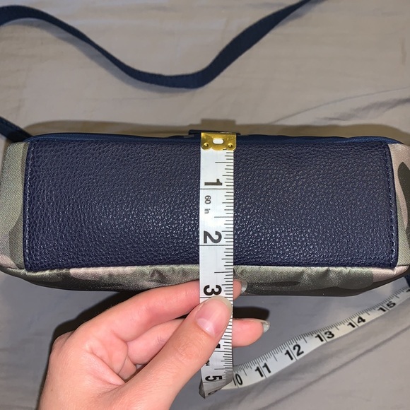Tommy Hilfiger / Camo Crossbody Bag - Picture 12 of 12